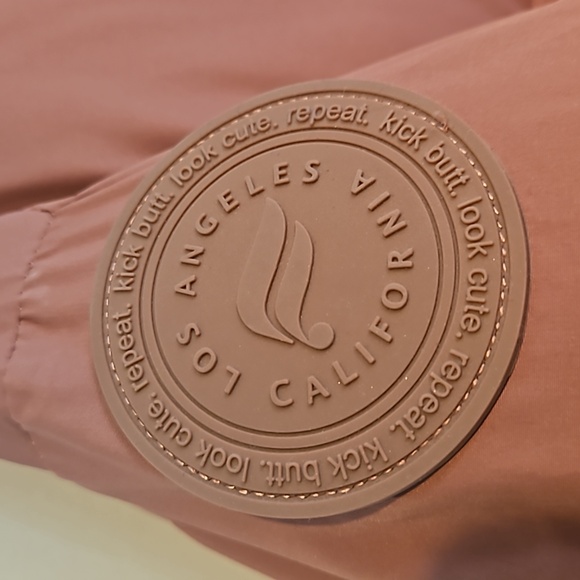 Fabletics Wander Cropped Puffer Jacket Cherry Mocha Adjustable Womens Medium - Picture 6 of 16